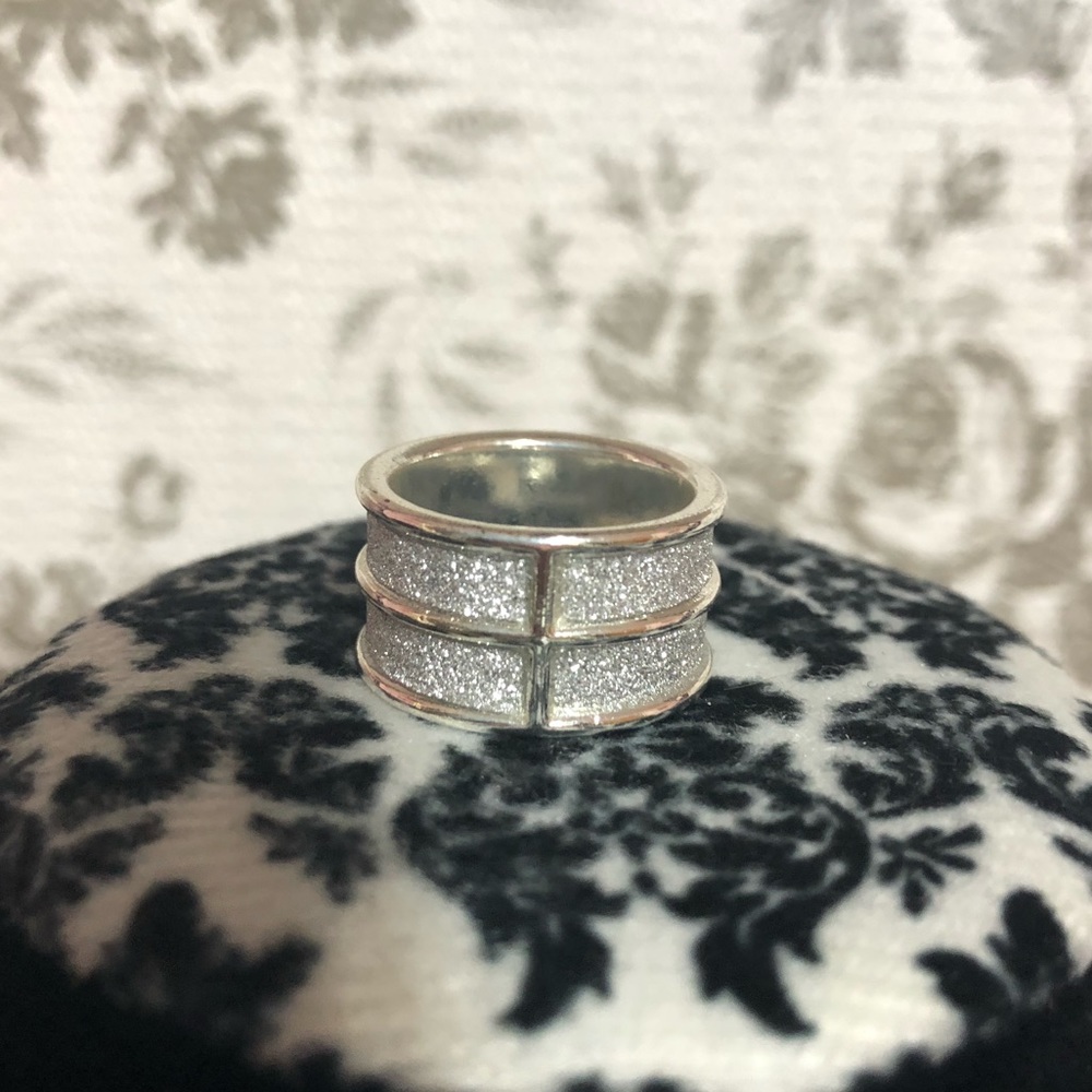 AVON Silver Ring
